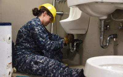 Leidingen verleggen: zelf doen of een loodgieter bellen?